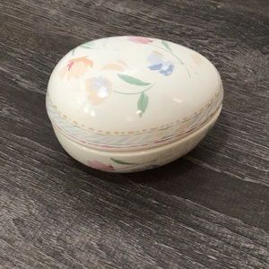 Heritage House, Celebration of Love Vintage Music Box